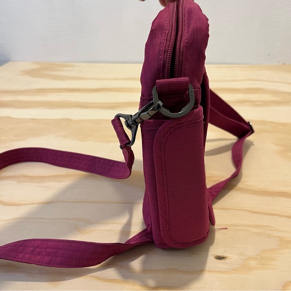 Lug RFID Convertible Crossbody Bag - Picture 11 of 12